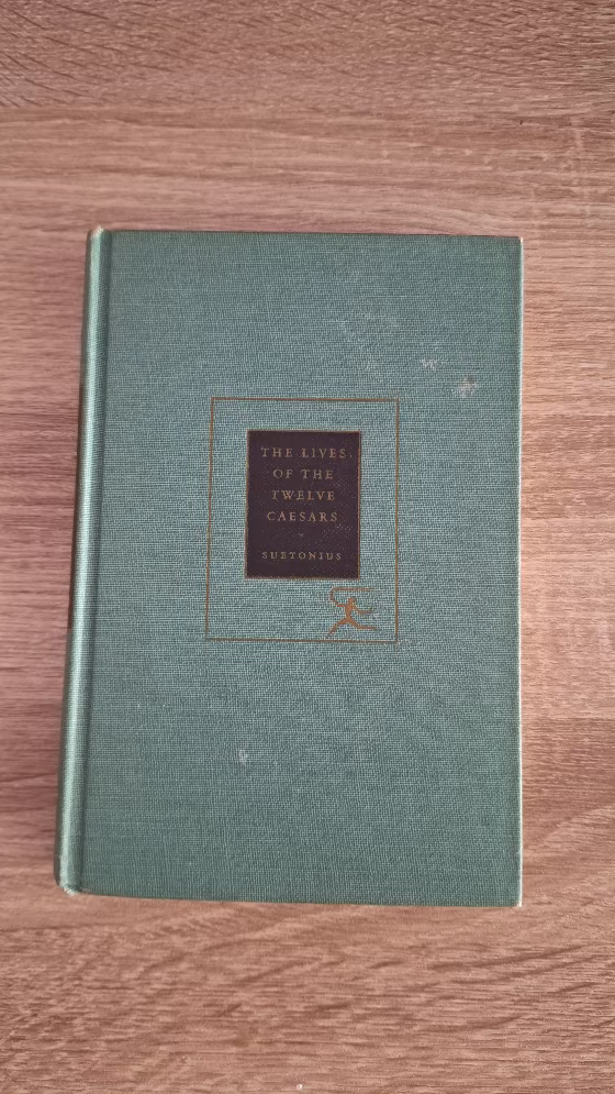 Suetonius - The Lives of Twelve Caesars (hardcover) - εξώφυλλο βιβλίου