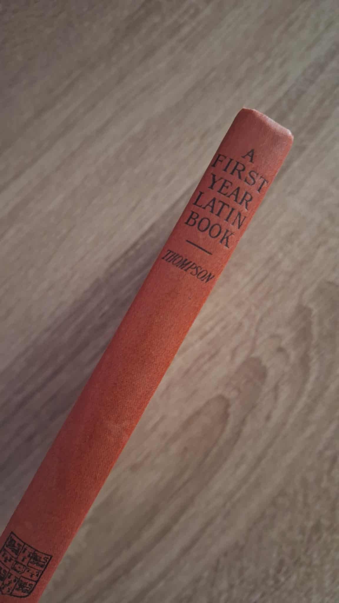 John Thompson - A First Year Latin Book (hardcover) - εξώφυλλο βιβλίου 2