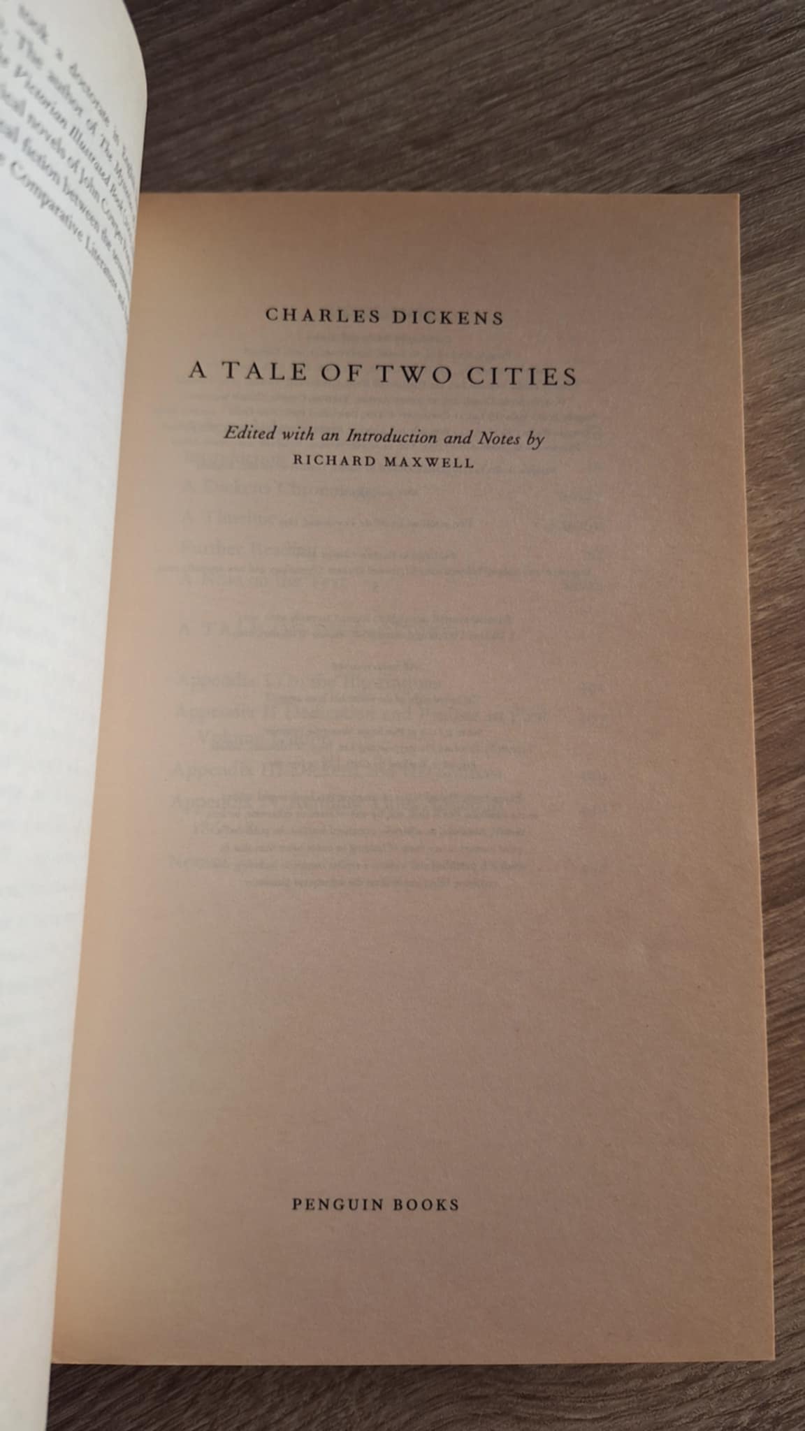 Charles Dickens - A Tale of Two Cities - εξώφυλλο βιβλίου