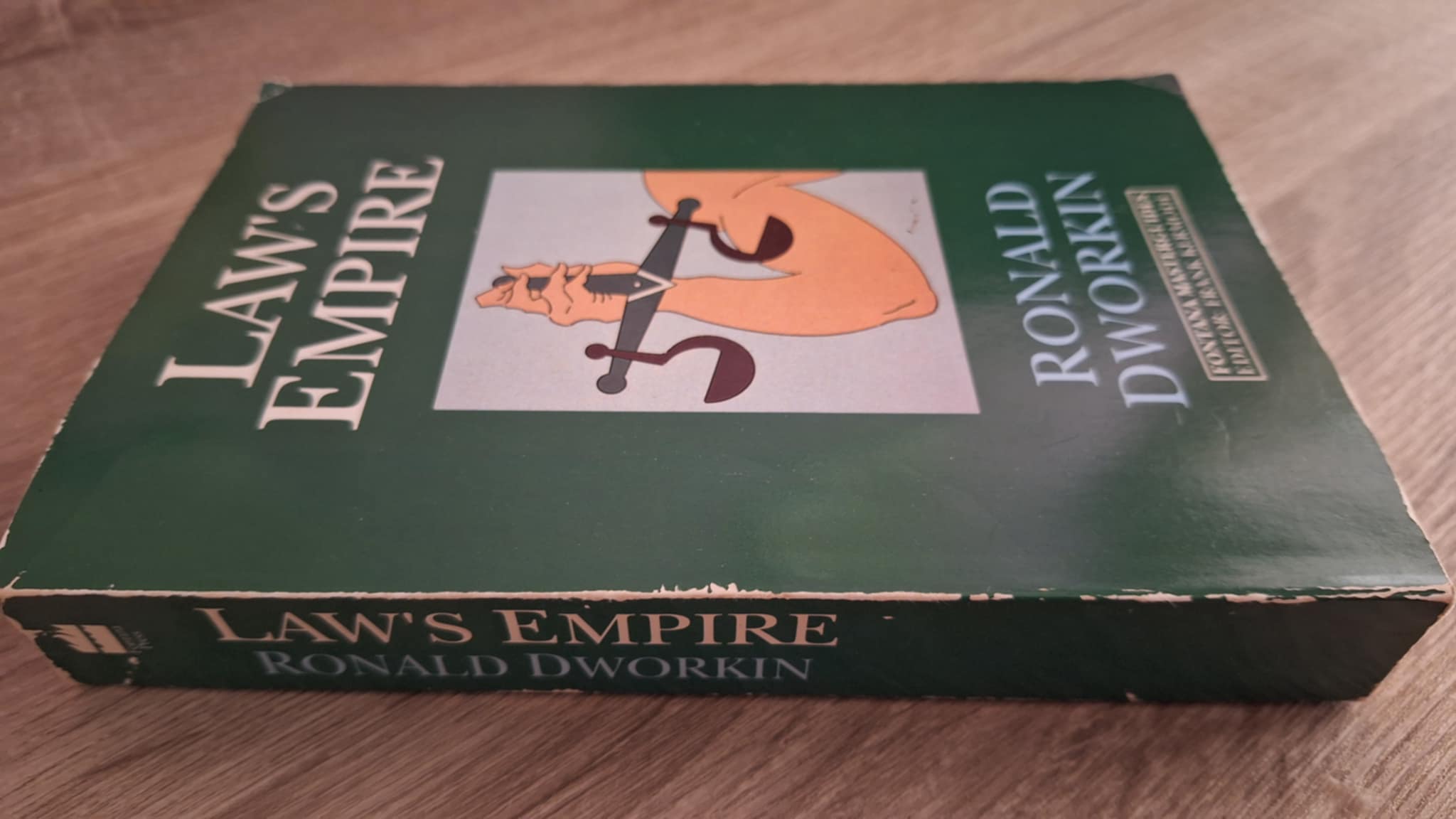 Ronald Dworkin - Law's Empire - εξώφυλλο βιβλίου 2