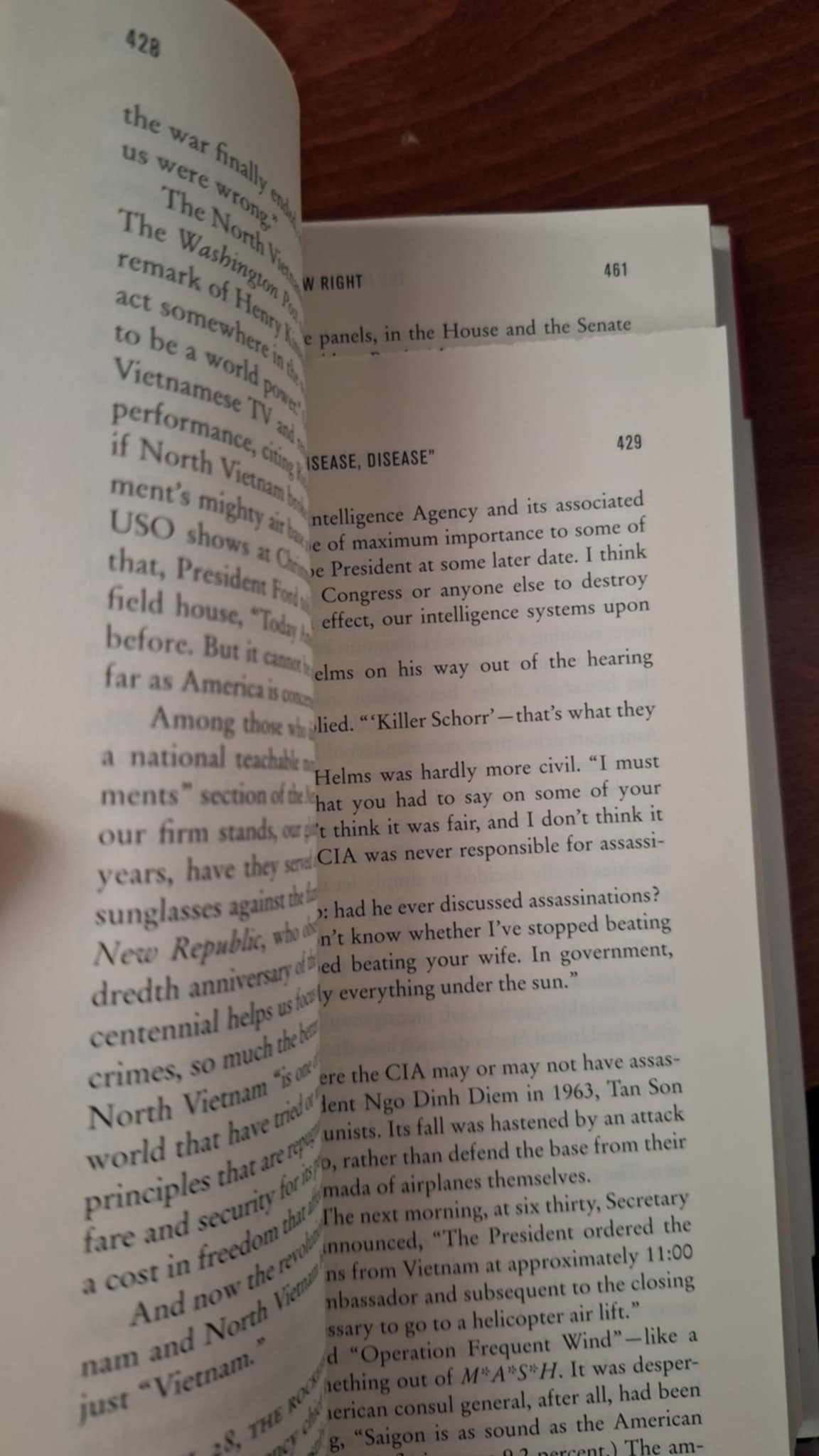 Rick Perlstein - The Invisible Bridge: The Fall of Nixon and the Rise of Reagan (H/C) - εξώφυλλο βιβλίου 2