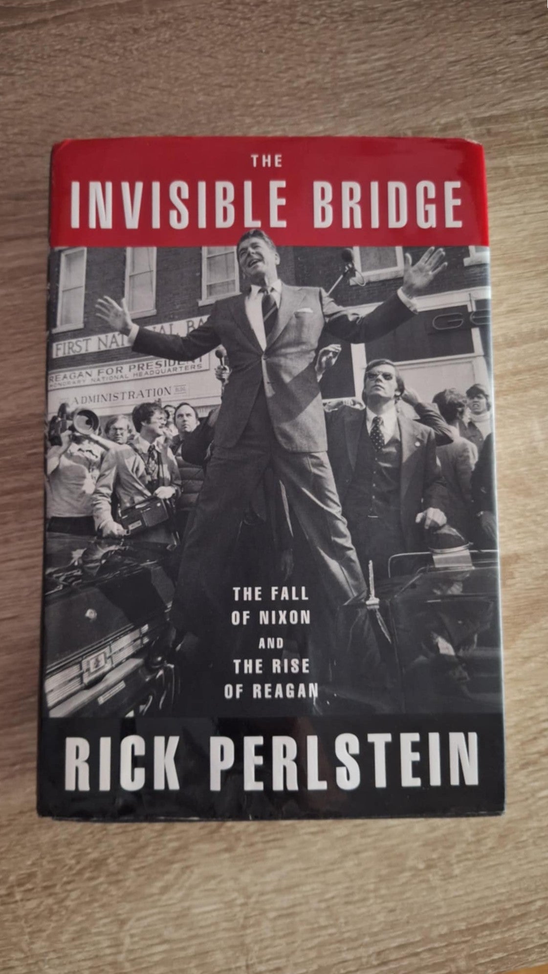 Rick Perlstein - The Invisible Bridge: The Fall of Nixon and the Rise of Reagan (H/C) - εξώφυλλο βιβλίου 3