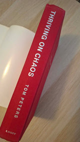Tom Peters - Thriving on Chaos: Handbook for a Management Revolution (hardcover) εξώφυλλο βιβλίου 2