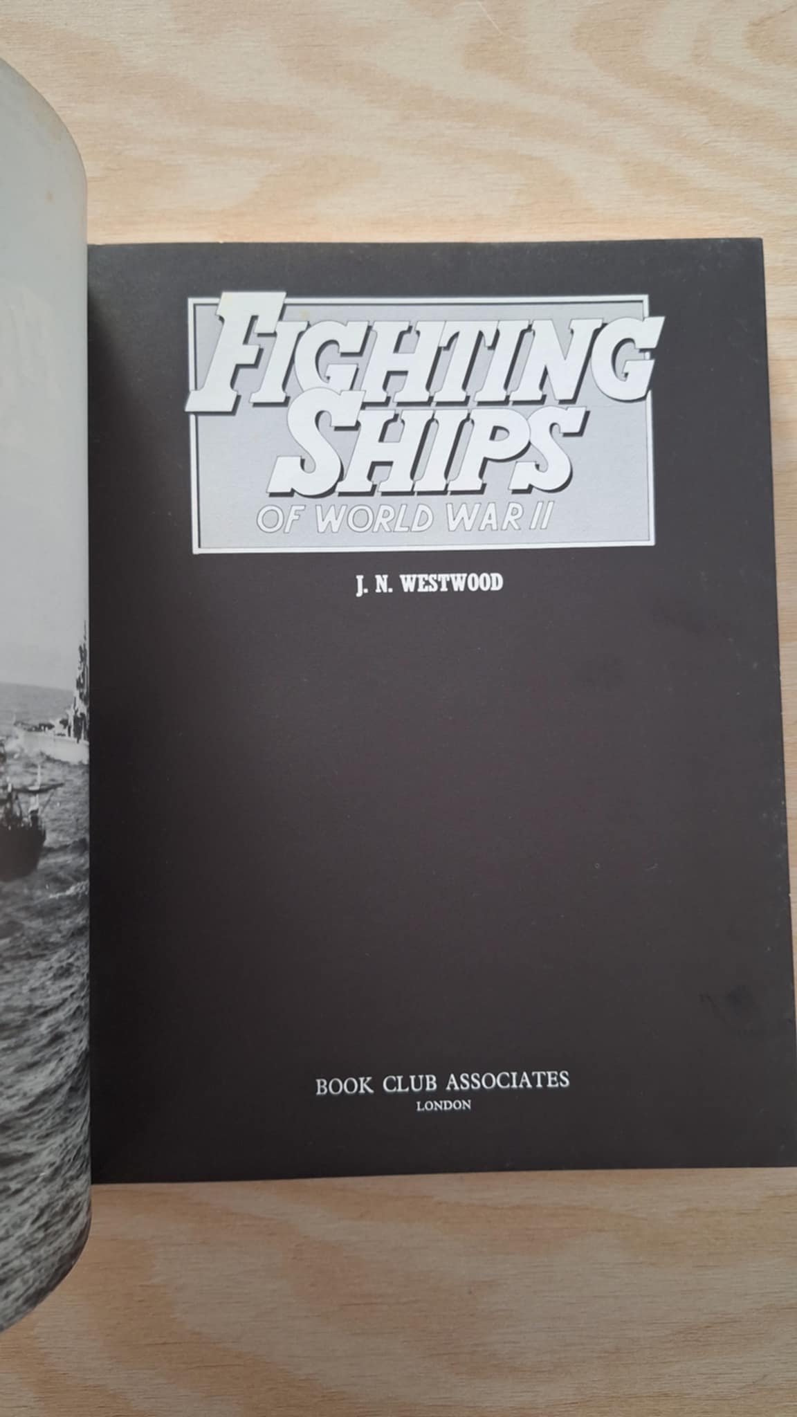 J.N. Westwood - Fighting Ships of World War II - εξώφυλλο βιβλίου 4